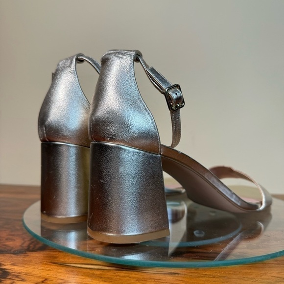 Nordstrom gold metallic Sandals - size 9 - Picture 13 of 16